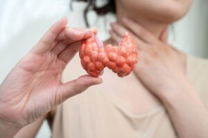 sintomas-de-hipertireoidismo-dra-jessica-moraes-endocrinologista-sao-paulo